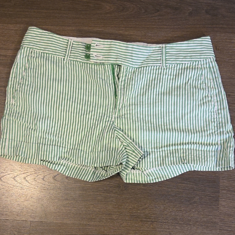 Banana Republic Green‎ and White Bermudas Seersucker Style